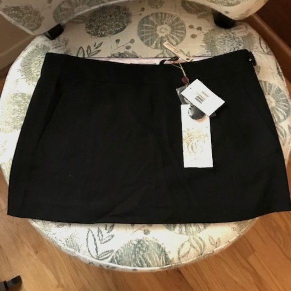 Guess Dresses & Skirts - Guess Black Mini Skirt - Size 30 NWT